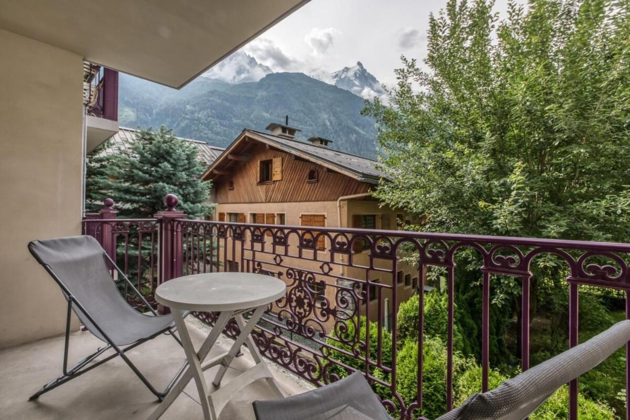 Villa Vallet- Newly Renovated 2 Bedroom Nestled Just Off The Main Street Chamonix ภายนอก รูปภาพ
