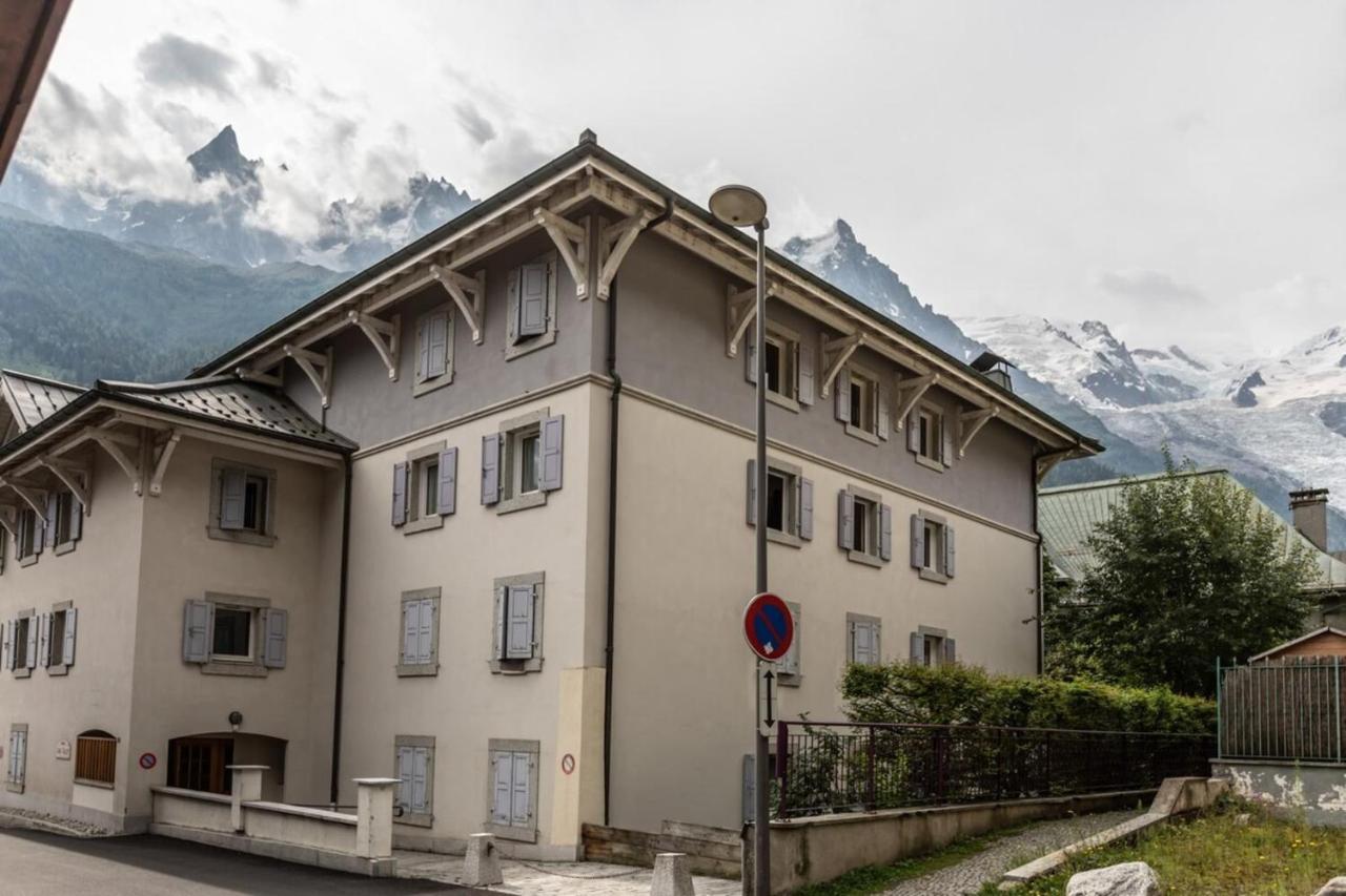 Villa Vallet- Newly Renovated 2 Bedroom Nestled Just Off The Main Street Chamonix ภายนอก รูปภาพ
