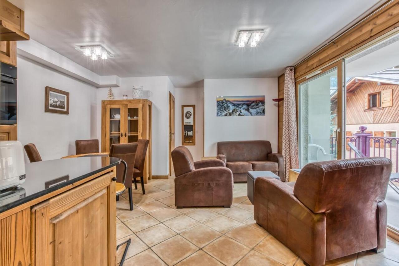 Villa Vallet- Newly Renovated 2 Bedroom Nestled Just Off The Main Street Chamonix ภายนอก รูปภาพ